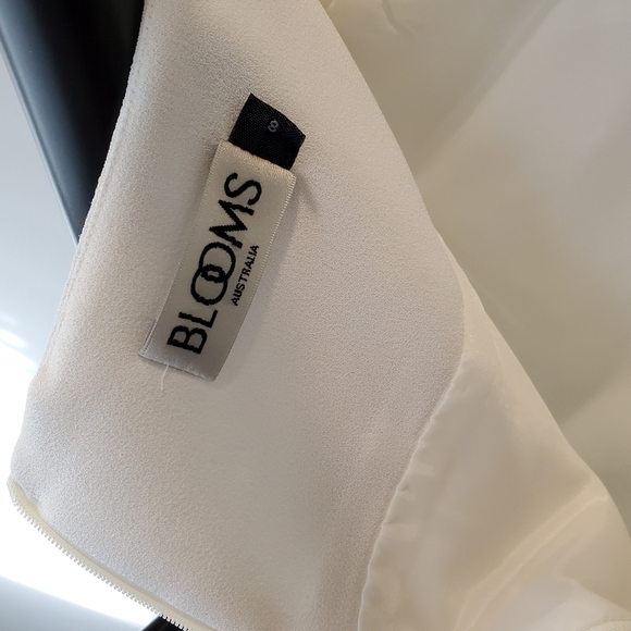 Off white lined skirt - Picture 2 of 2